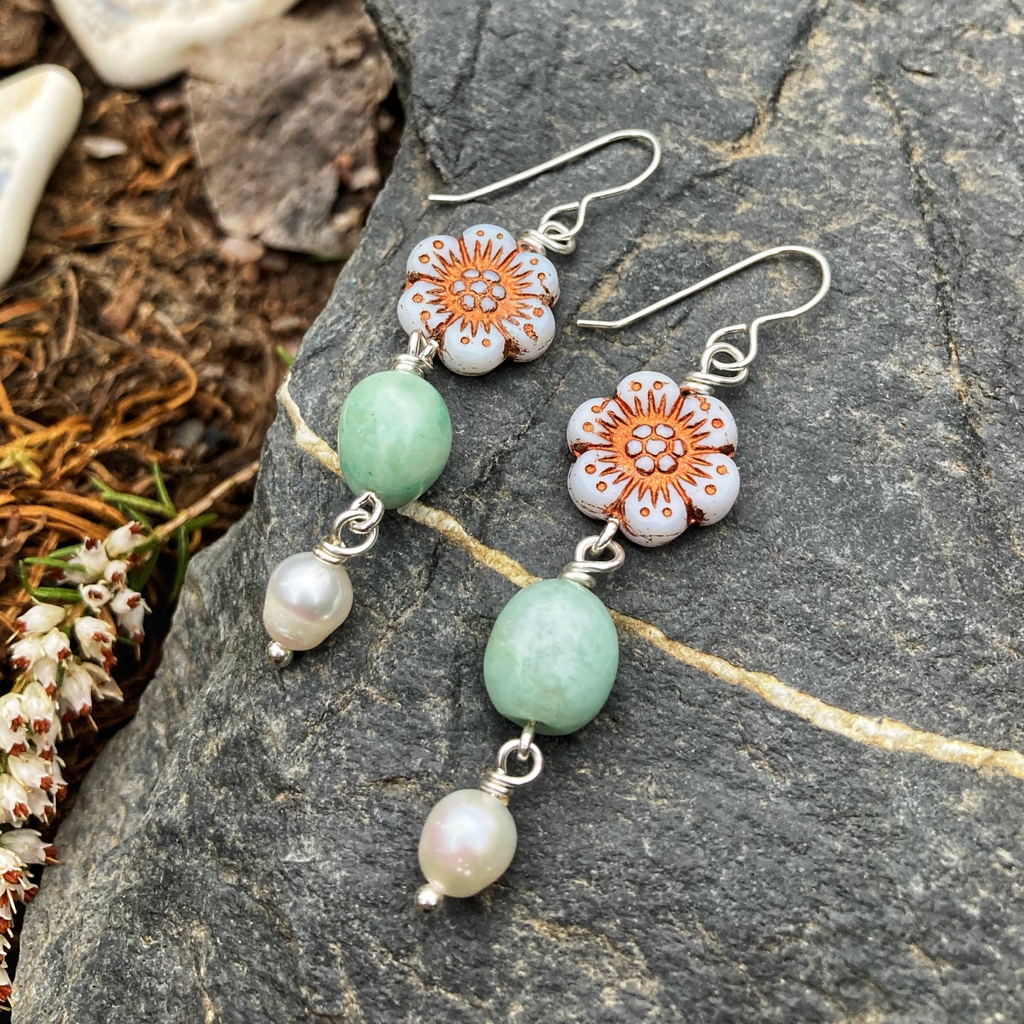 Dangling Daisy Earrings