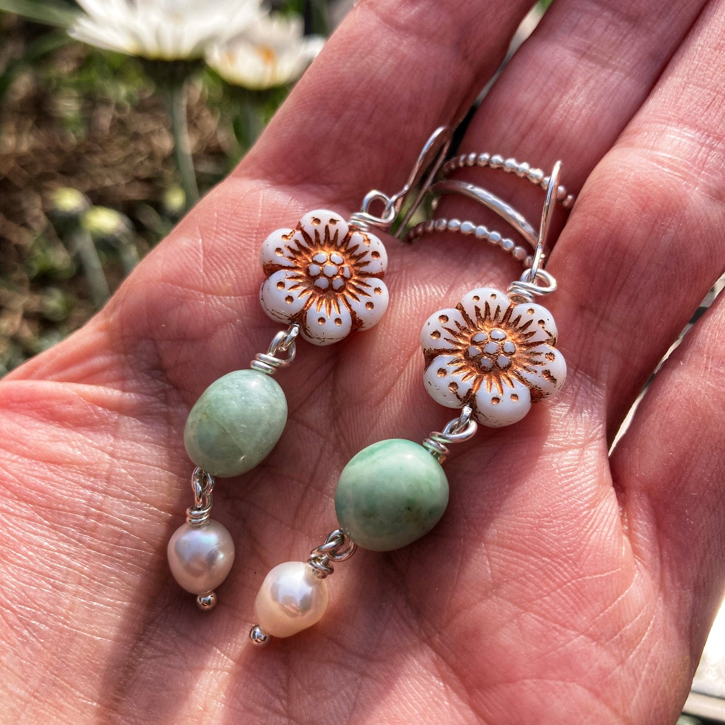 Dangling Daisy Earrings