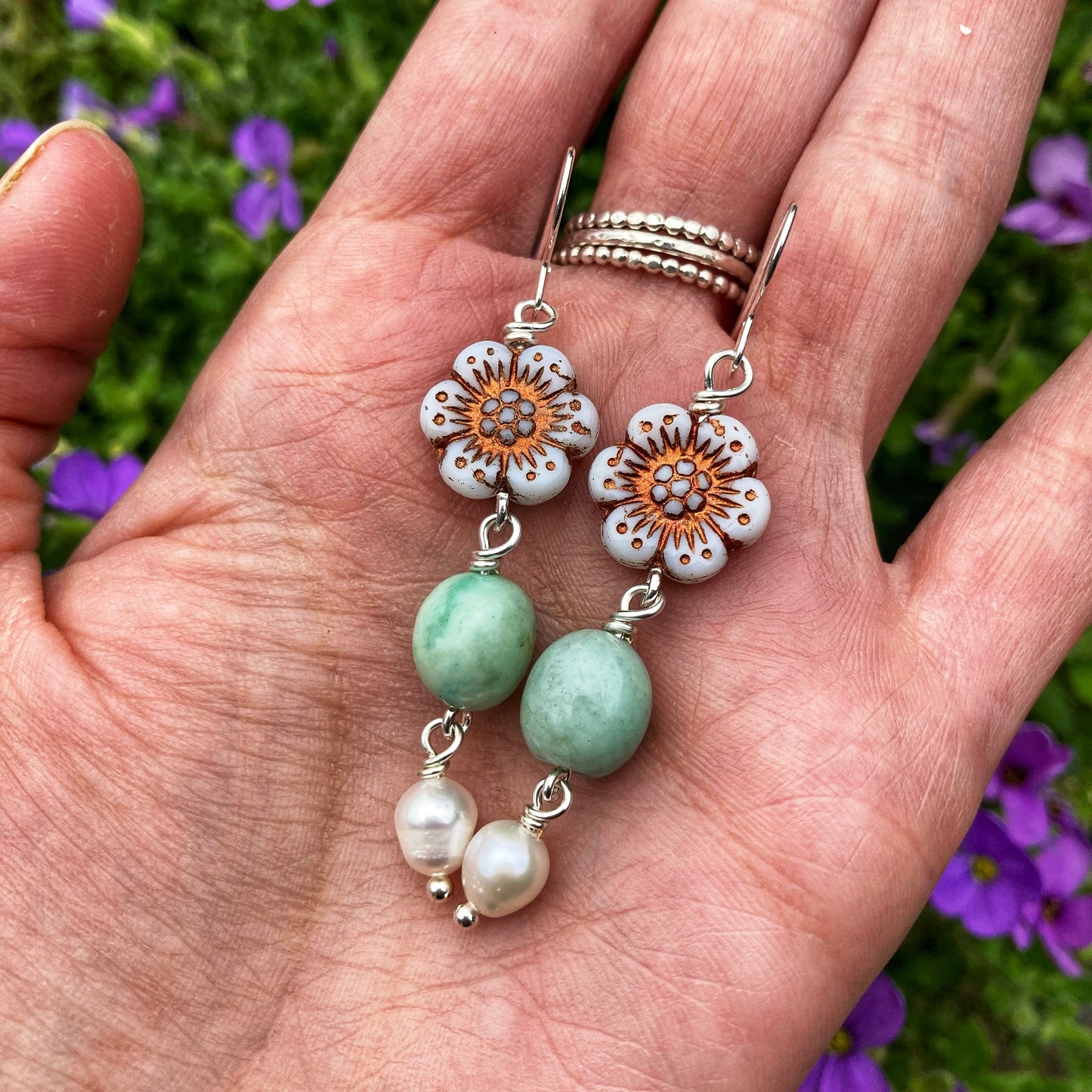 Dangling Daisy Earrings