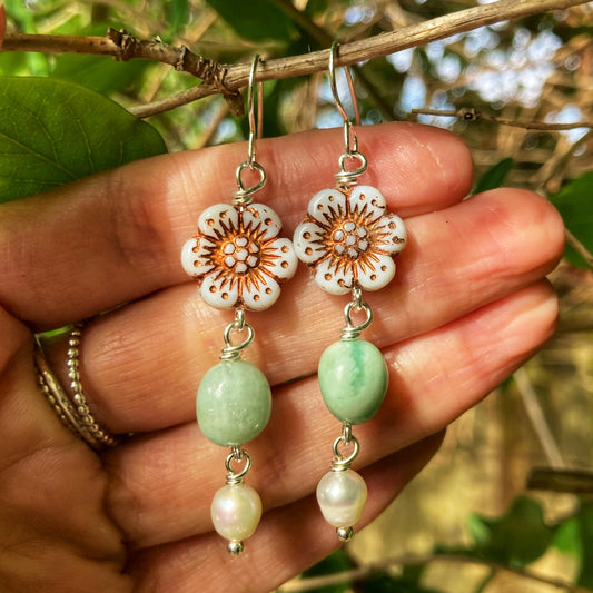 Dangling Daisy Earrings
