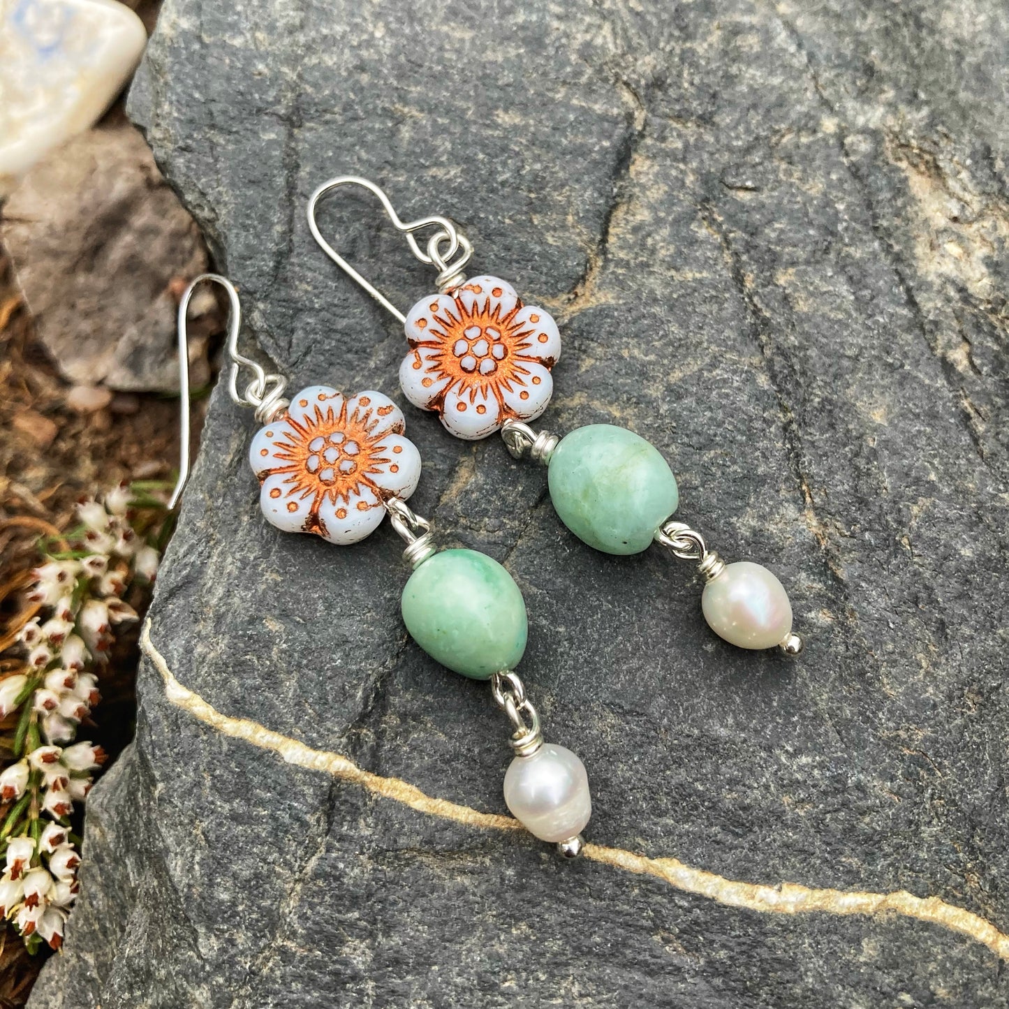 Dangling Daisy Earrings